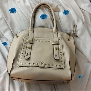 Tan diva bag!